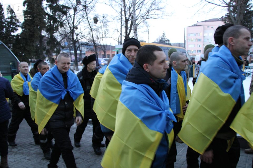 Les Prisonniers De Guerre Ukrainiens Victimes De Mauvais Traitements ...